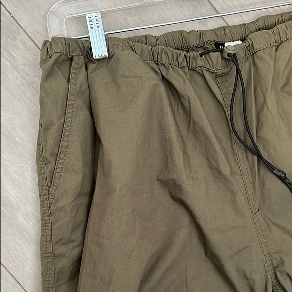 H&M Dark Green Cotton Parachute Pants, Size L - Picture 2 of 10